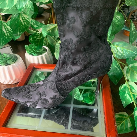 Donald Pliner Couture Embroidered M095 Boots 8 - Picture 9 of 16